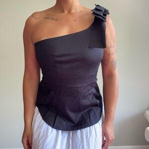 Stunning vintage French Connection NWT one shoulder bow blouse